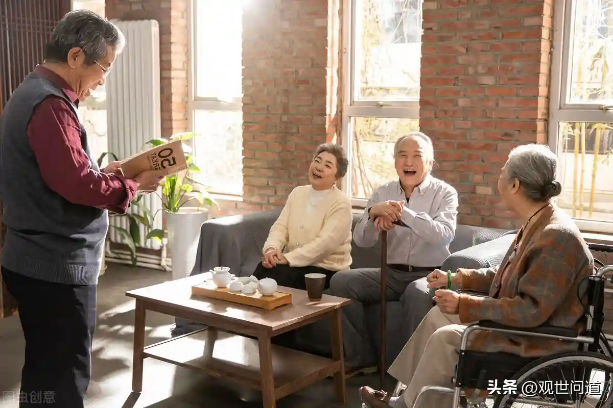 【几个耄耋老人畅聊人生，感叹直到暮年，才弄明白三个做人道理】