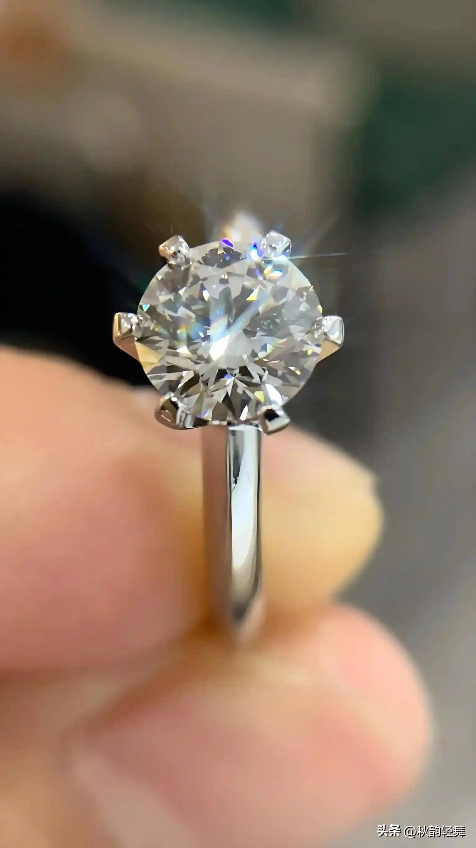 年终钻戒：极具高级感的新年礼物