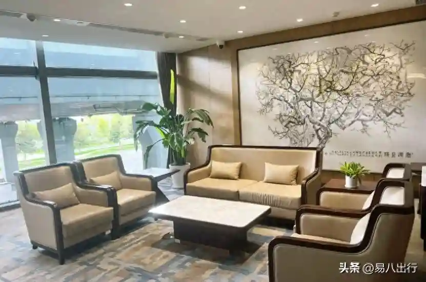 易八出行：机场贵宾室服务的预订方式