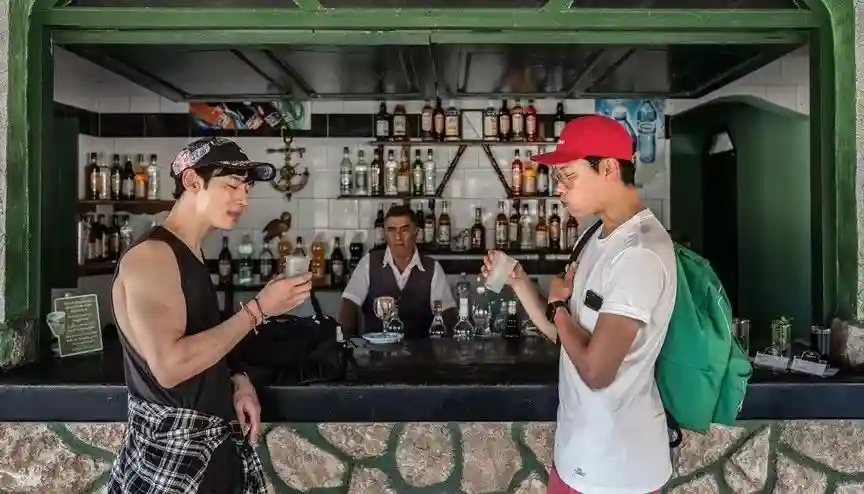 科学家称玩嗨了有助于学习，网友：我读书少别骗我丨夜听双语