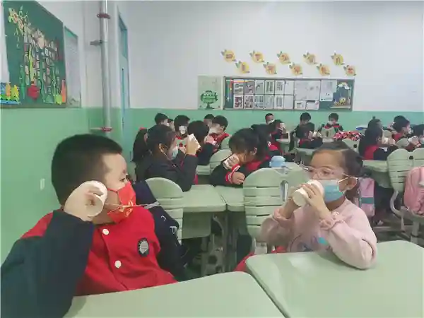 让科技教育成为学生成长的“催化剂”