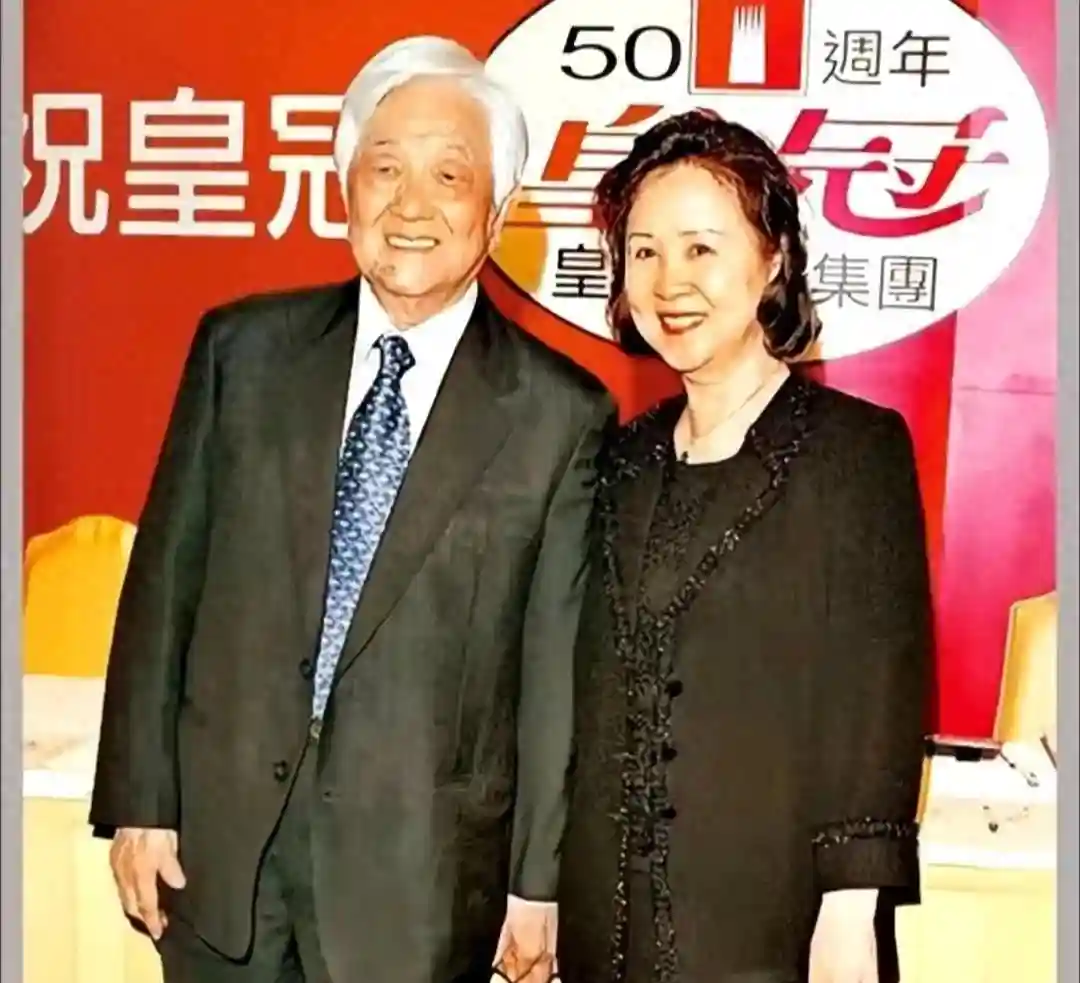 林婉珍是个聪明女人，学英语、古筝和国画，名气不比琼瑶低
