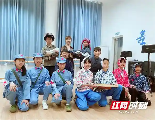 江小春：俯首育桃李 润物细无声