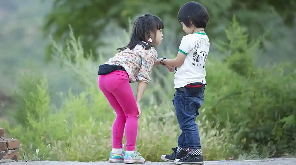 孩子的社交父母要不要干涉？遇到这样的“毒朋友”请一定干涉到底