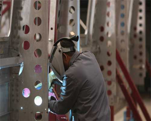 探索社会翻译学视域下语言服务者综合能力构成